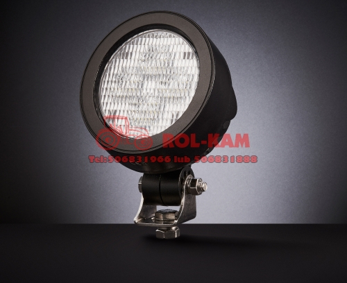 tt-16605-lampa-robocza-4-led-60w-czarna-okragla-john-deere-bok.jpg.jpg